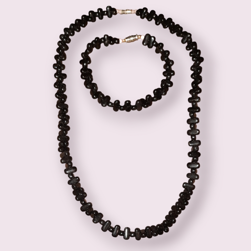 Set black beaded necklace and matching bracelet barrel clasps
